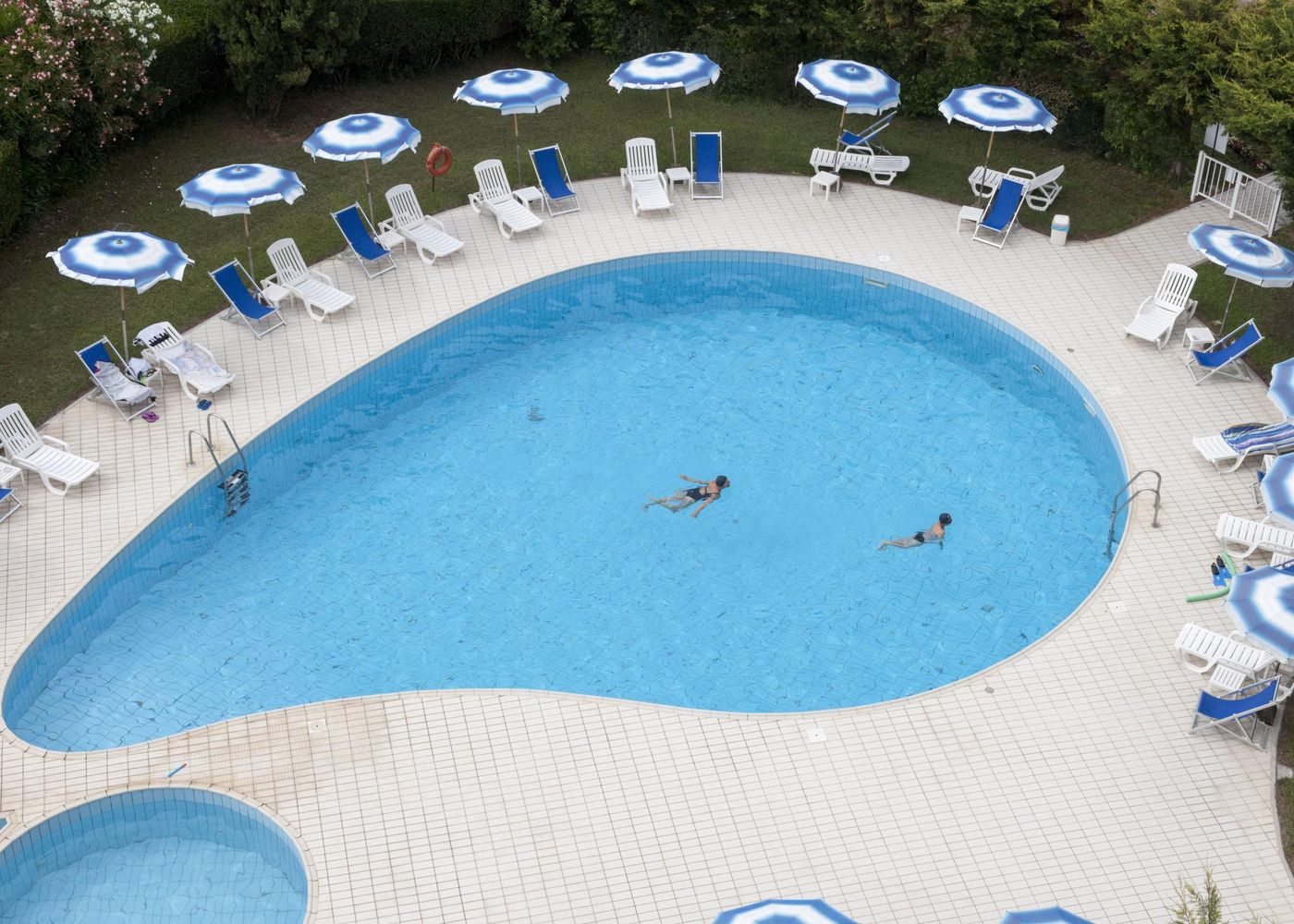 Suite-Marilia-Apartments-Pool-47