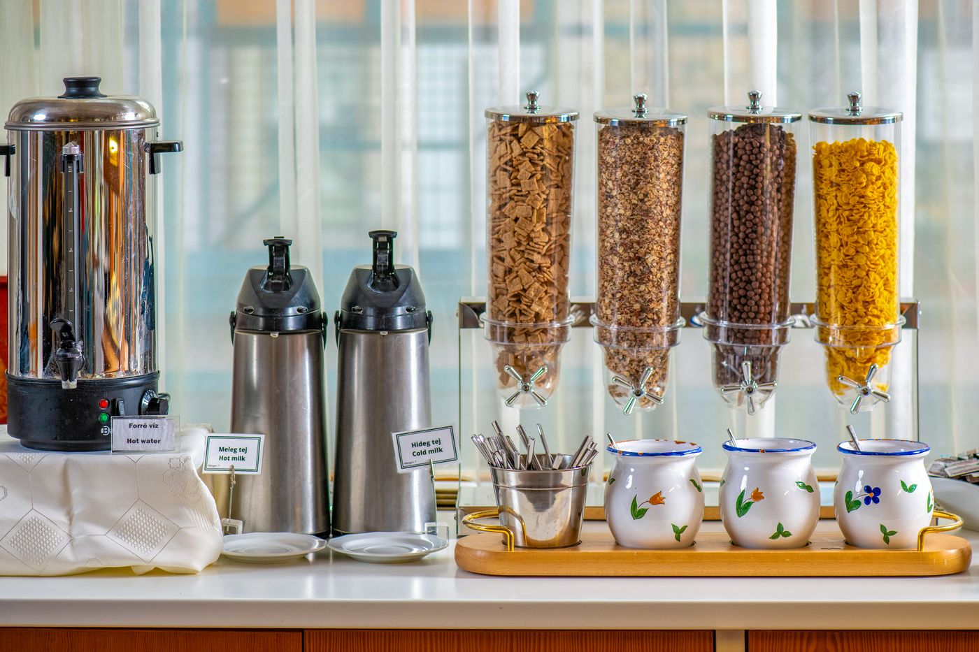 Corvin-Hotel-Budapest-Sissi-wing-Restaurant-34