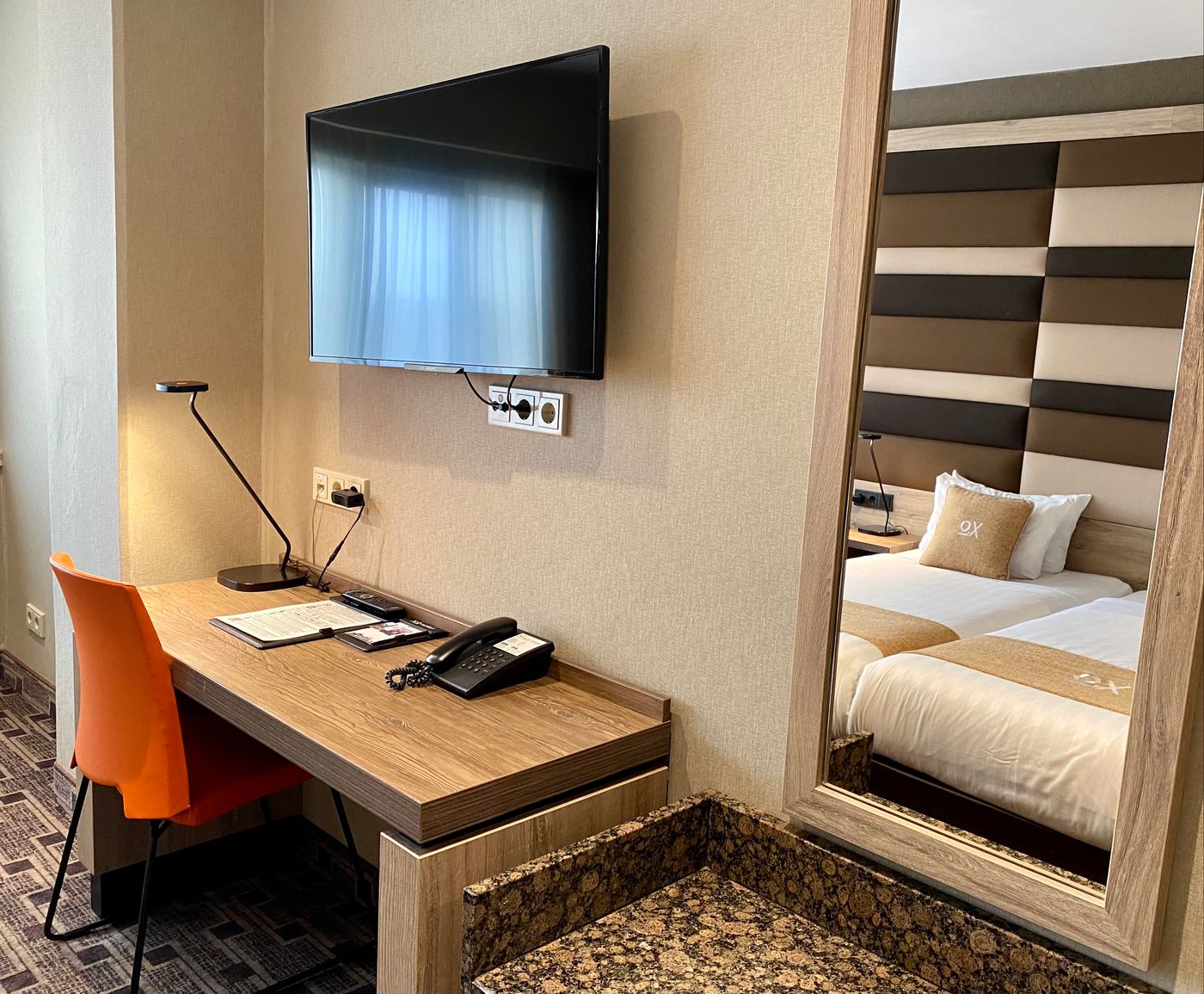 Xo-Hotels-Blue-Tower-Room-6