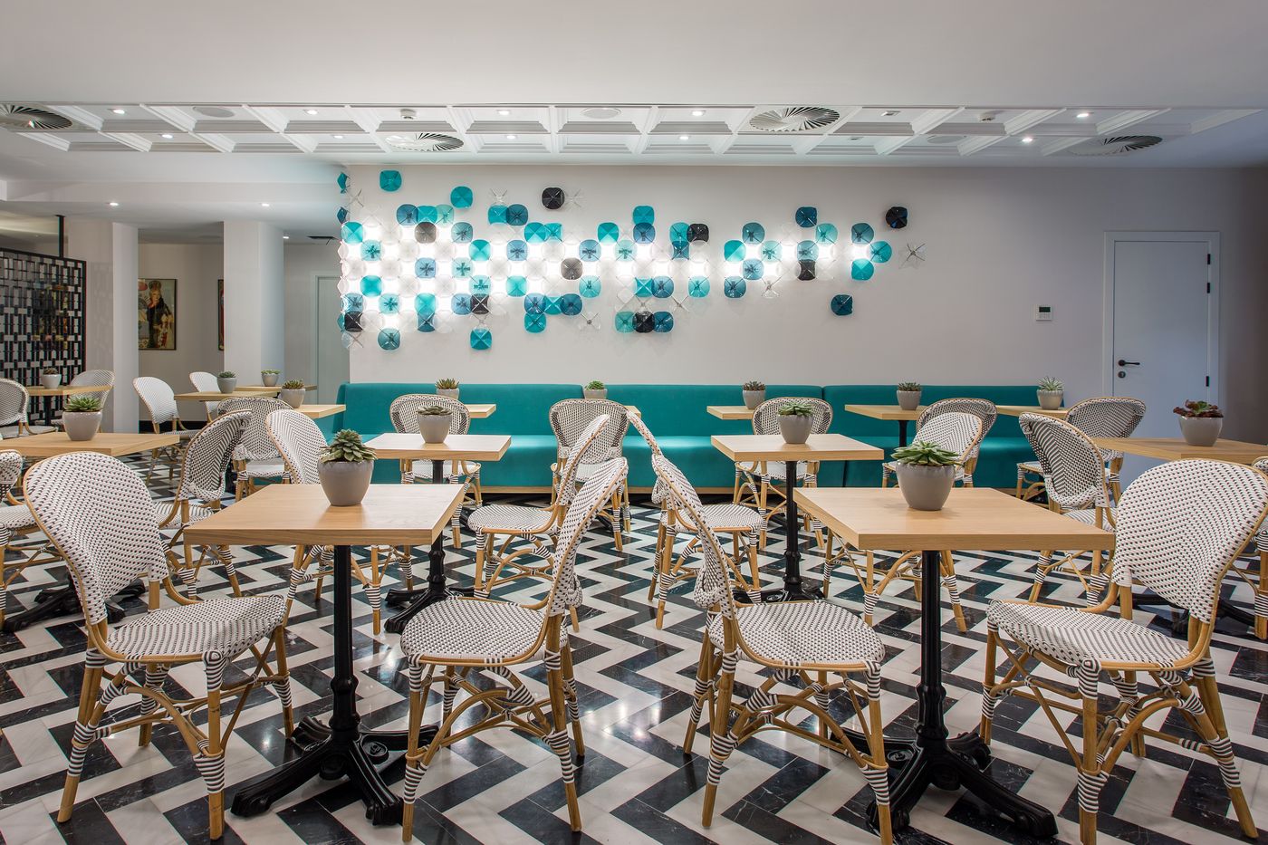 Room-Mate-Valeria-Restaurant-34