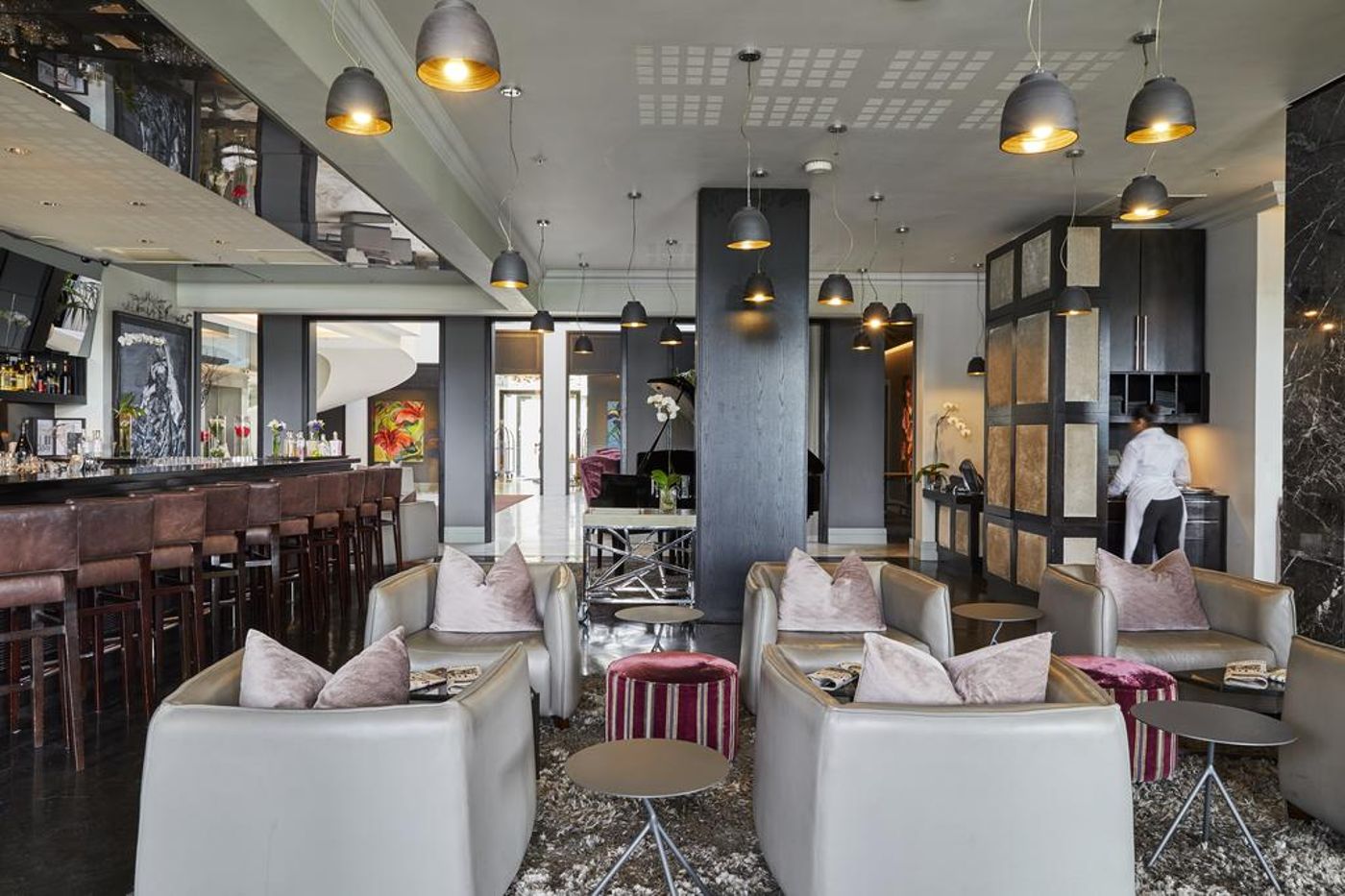 Queen-Victoria-Hotel-by-Newmark-Bar-6