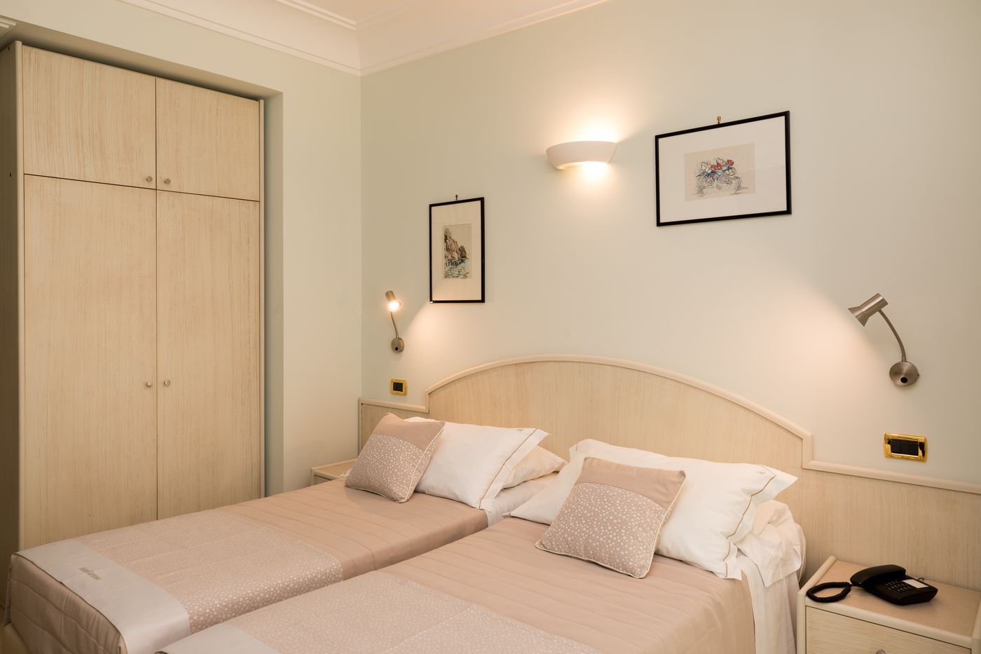 Comfort-Hotel-Gardenia-Sorrento-Coast-Room-32