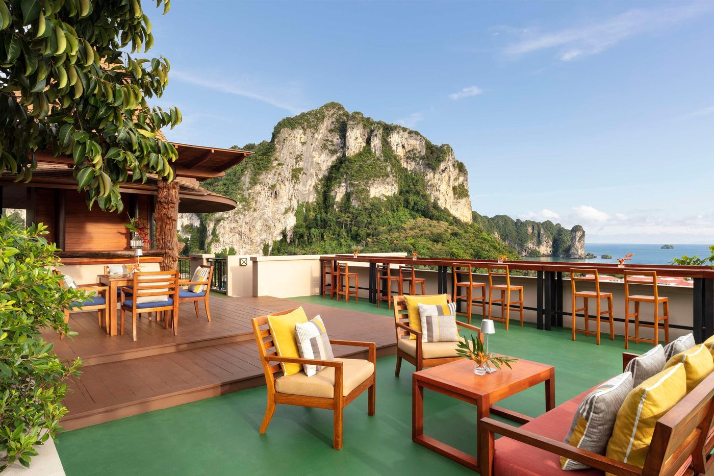 Avani-Ao-Nang-Cliff-Krabi-Resort--SHA-Extra---Bar-59