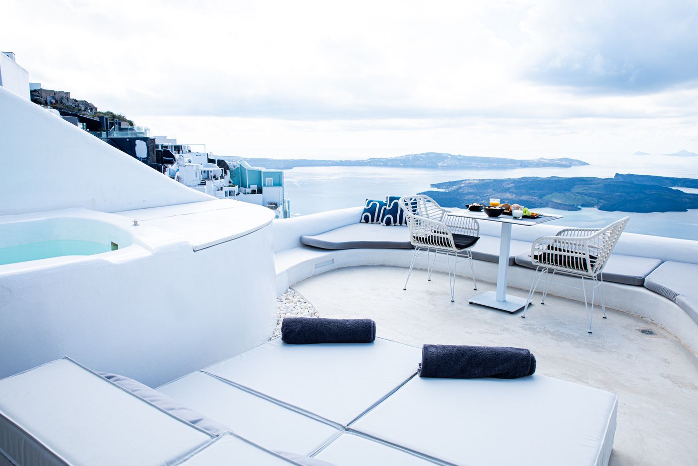 Heaven's Edge-Greece-Imerovigli-Room-9