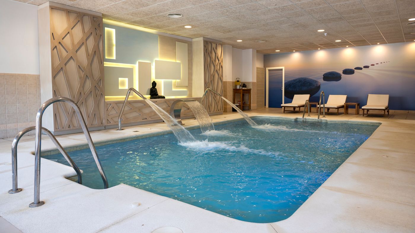 Barcelo-Punta-Umbr----a-Mar-Sports-and-Entertainment-76