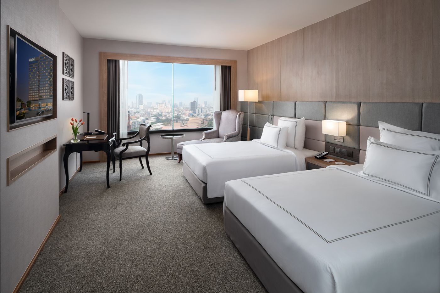 Swissotel-Bangkok-Ratchada-Room-12