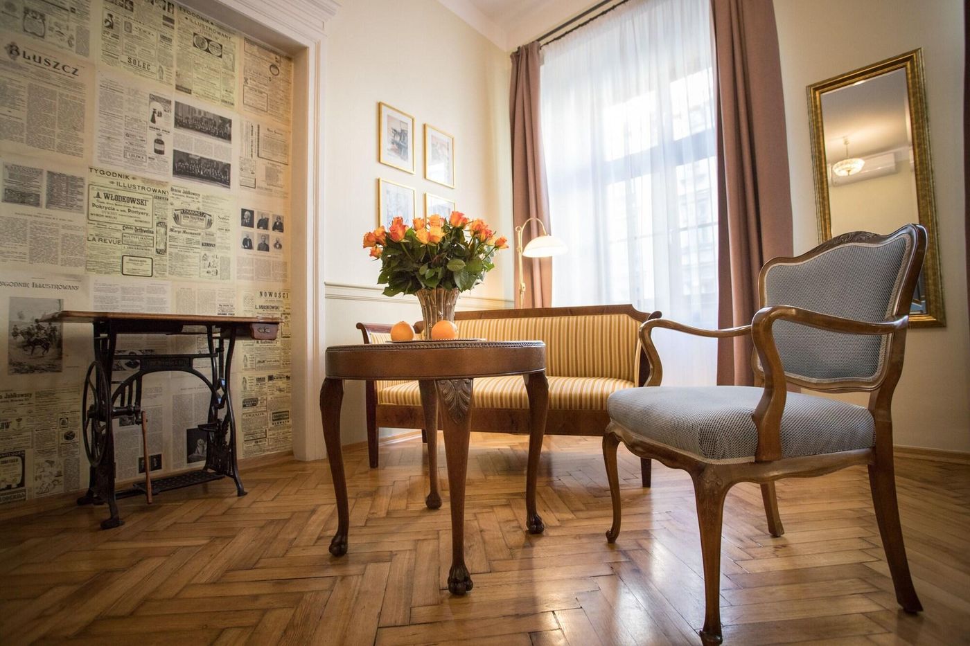 Scharffenberg-Apartments-Main-Square-Room-46