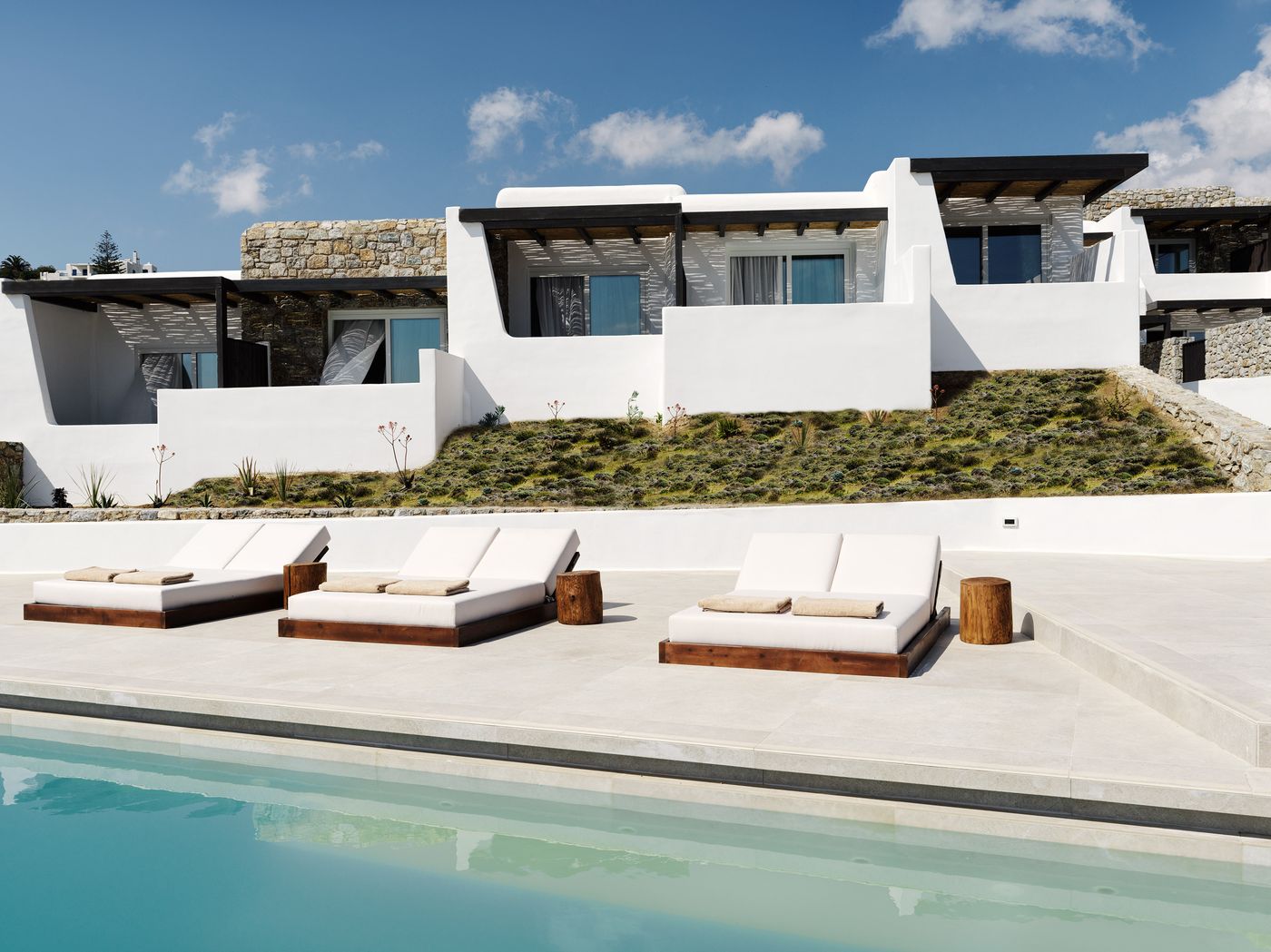 Ezio-Bo-Luxury-Living-Pool-4