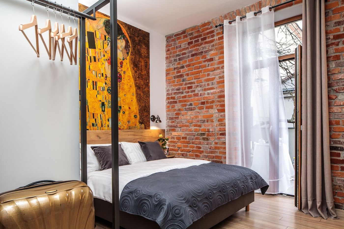 Art---Garden-Residence-Room-37