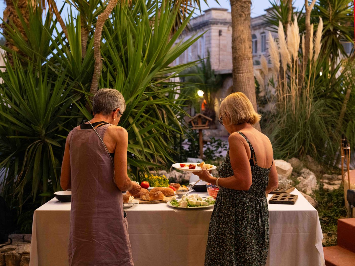 Sprachcaffe-International-Aparthotel-Pembroke-Bar-81