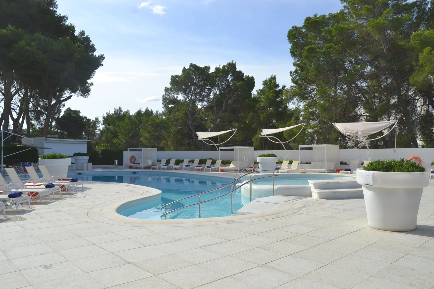 THB-Naeco-Ibiza-Class-Pool-4