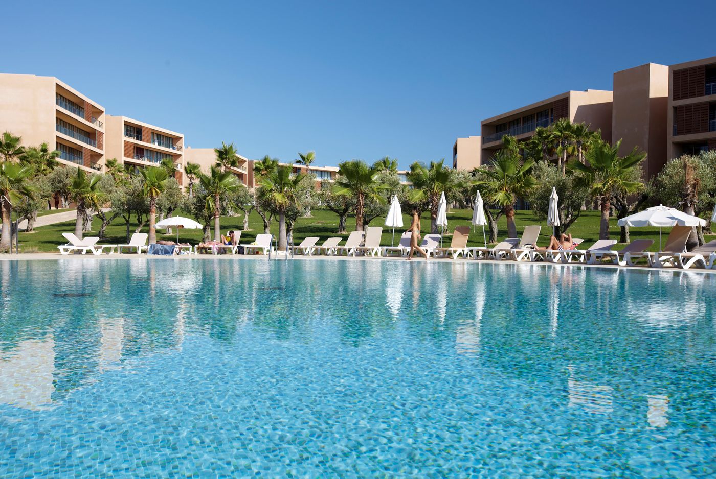 Salgados-Vila-das-Lagoas-Pool-1