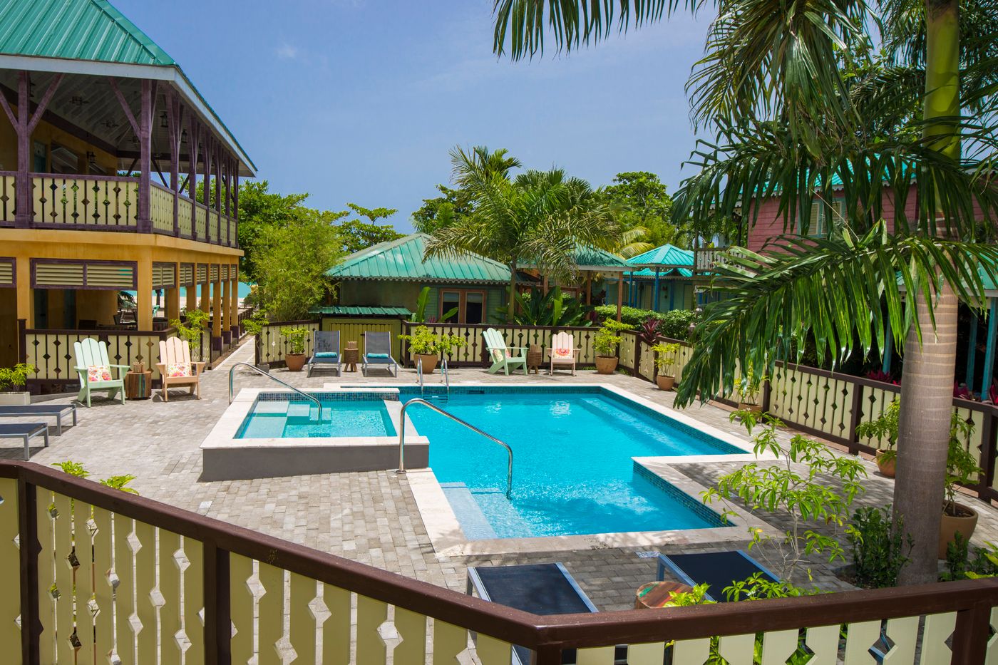 Country-Country-Hotel-Pool-1