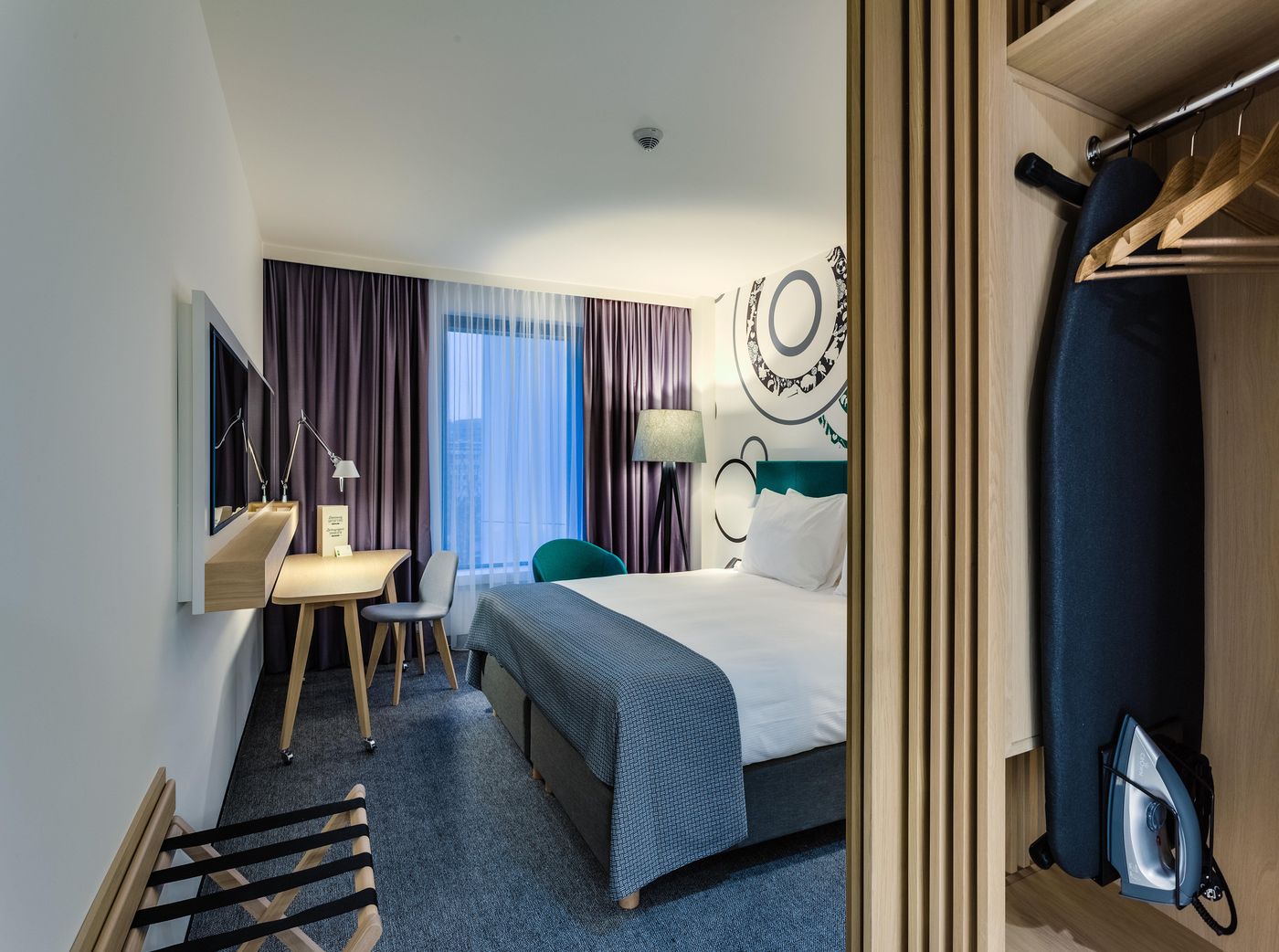 Holiday-Inn-Warsaw-City-Centre-Room-39