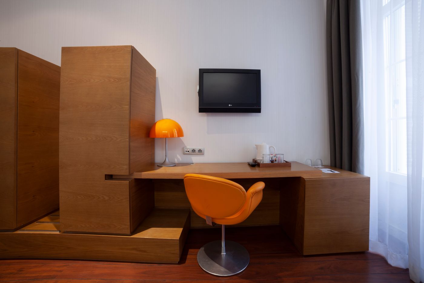 Petite-Palace-Plaza-Hotel-Room-25