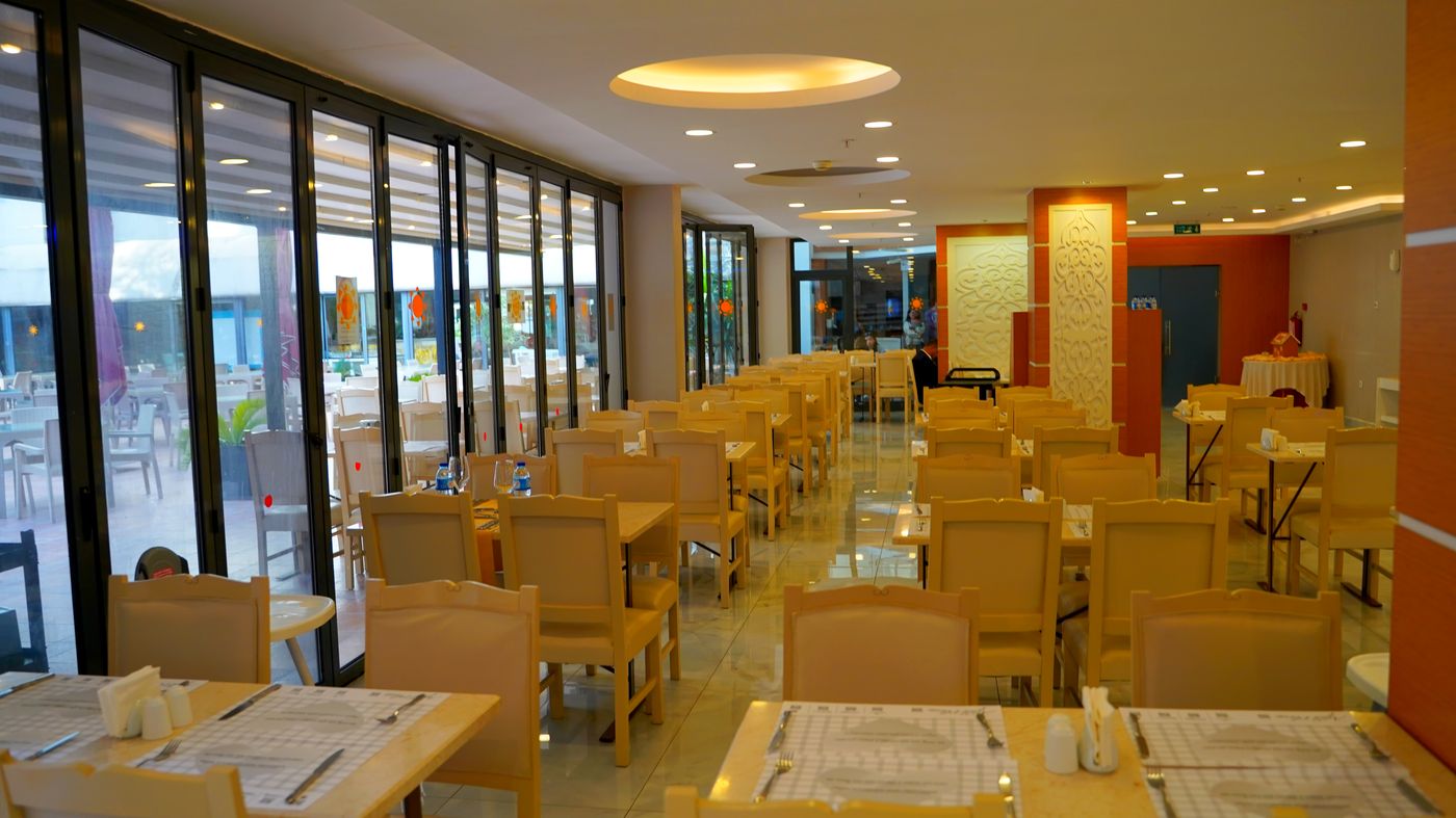 Club-Aqua-Plaza-Restaurant-54