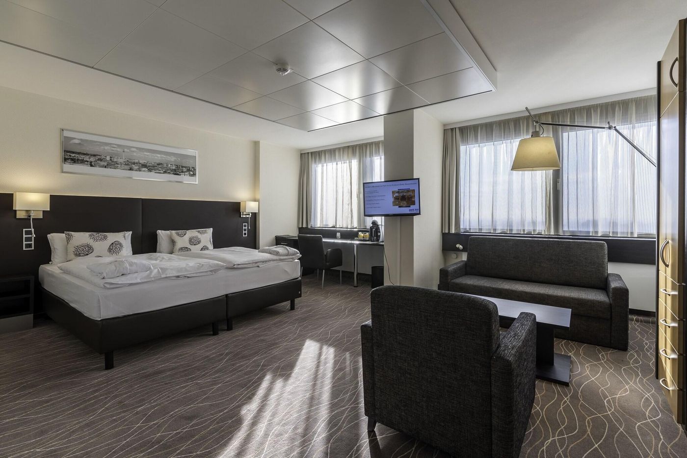 Park-Inn-by-Radisson-Berlin-Alexanderplatz-Room-37