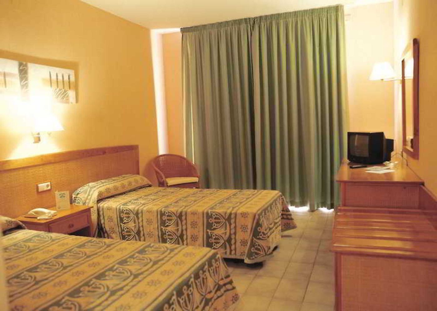Oasis-Tossa-Room-25
