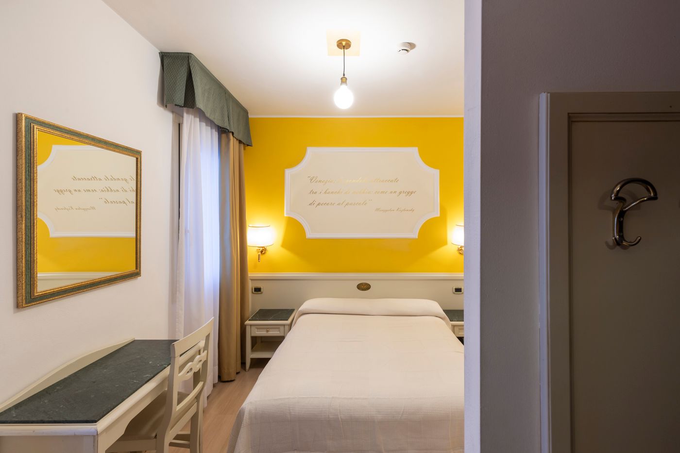 Hotel-Ca--Tron-Room-6