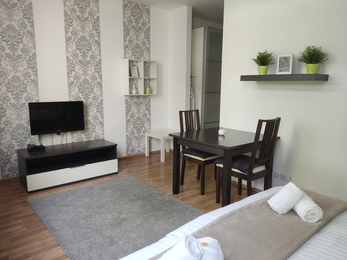 Corvin-Center-Suites-Room-6