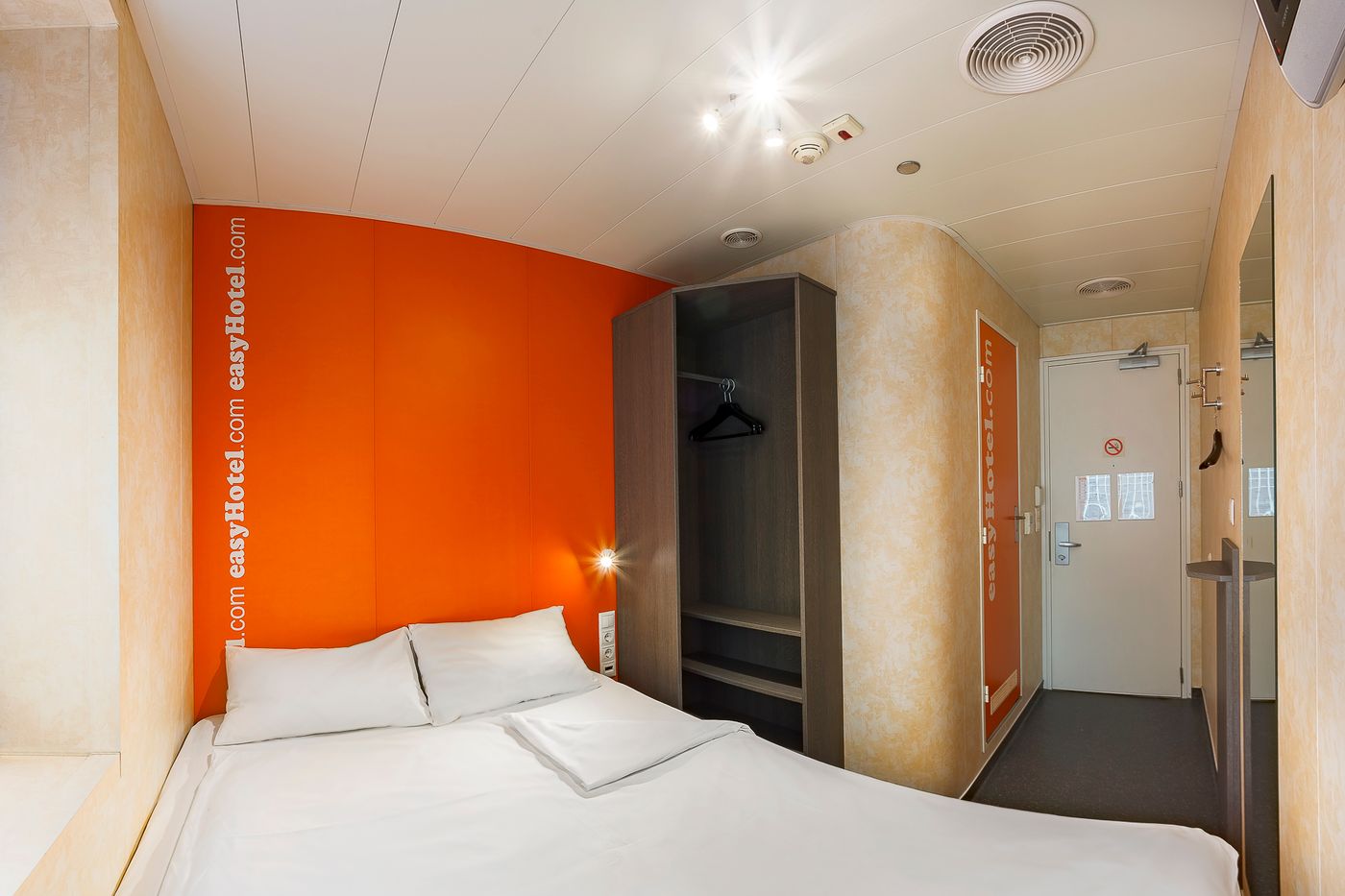 Easyhotel-Budapest-Oktogon-Room-14