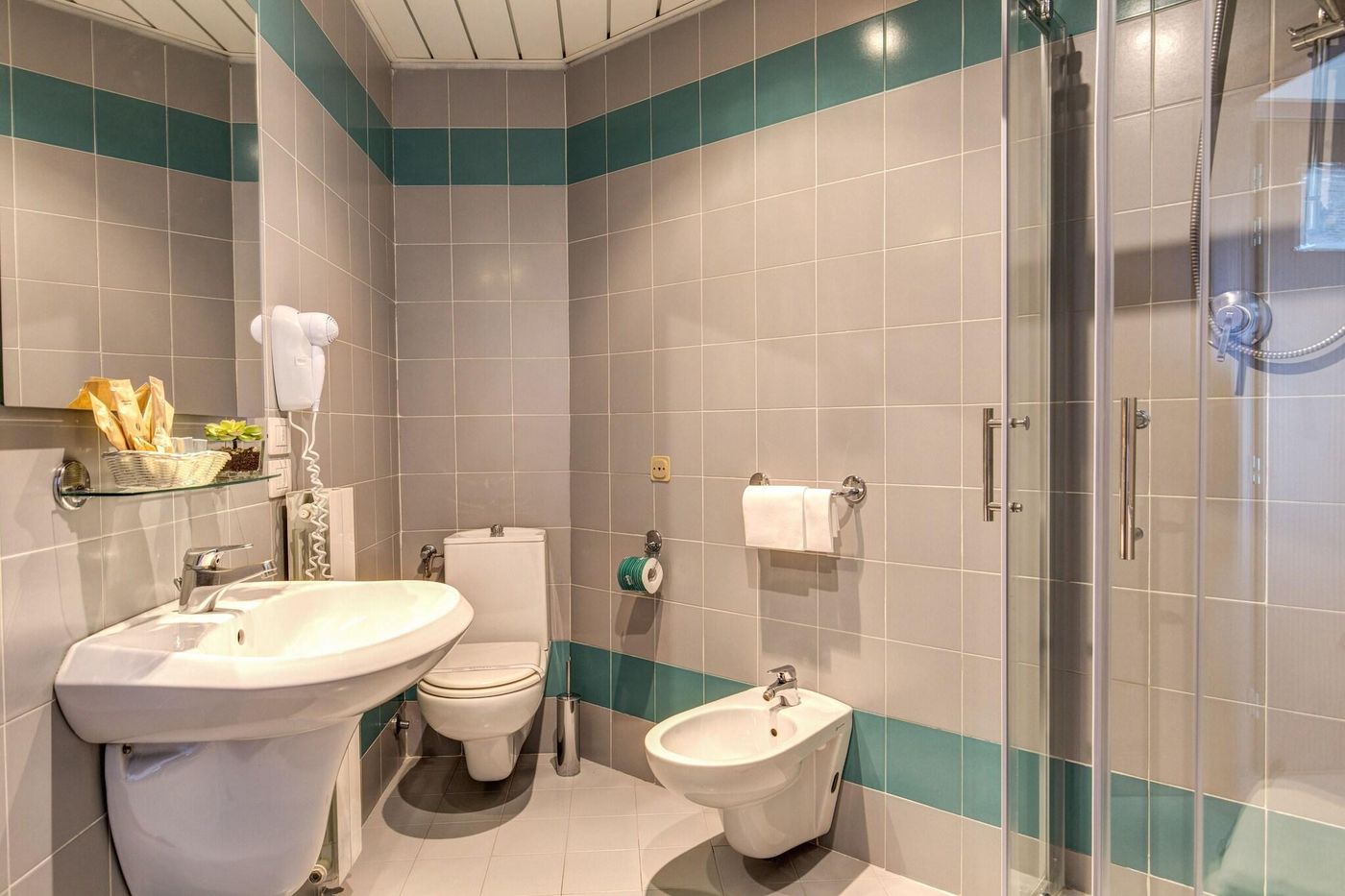 Hotel-Tuscany-Inn-Room-27