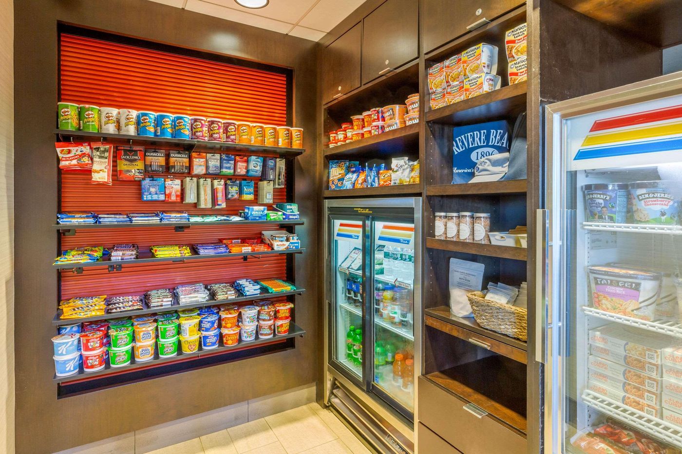 Comfort-Inn---Suites-Logan-Airport-General-view-58