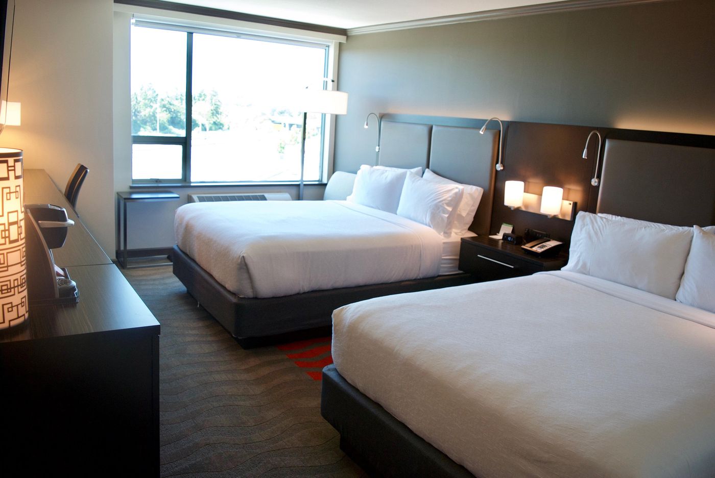 Holiday-Inn-Vancouver-Airport-Room-16