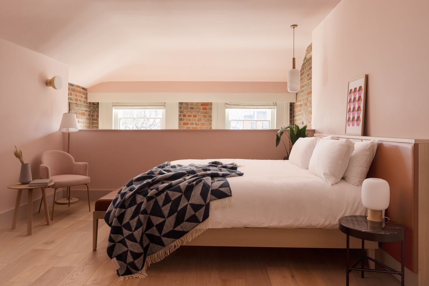 Zanzibar-Locke--Ha-Penny-Bridge-Room-14