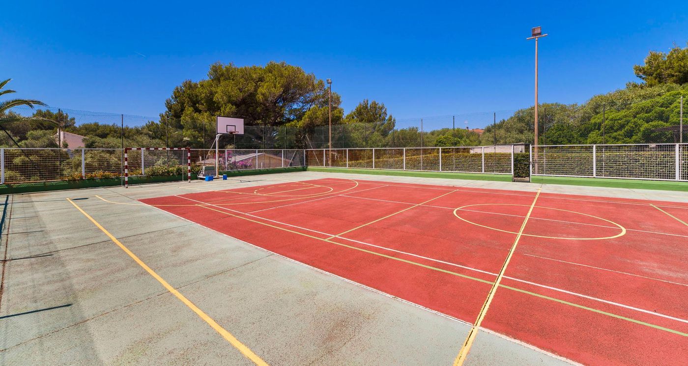 Globales-Cala------n-Blanes-Sports-and-Entertainment-28