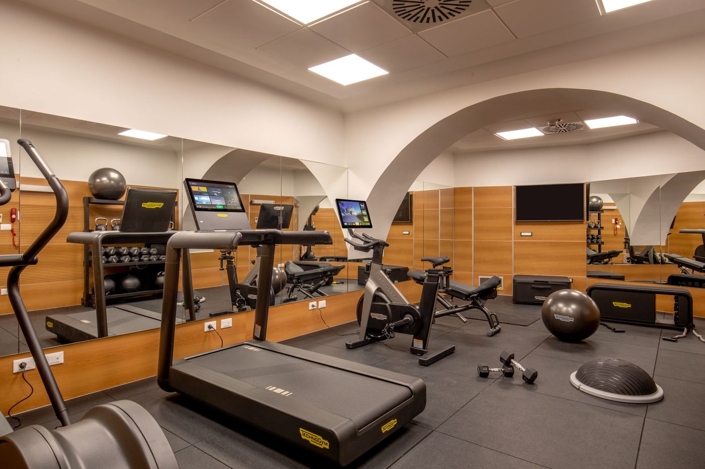 Cosmopolita-Hotel-Rome--Tapestry-Collection-by-Hil-Sports-and-Entertainment-61