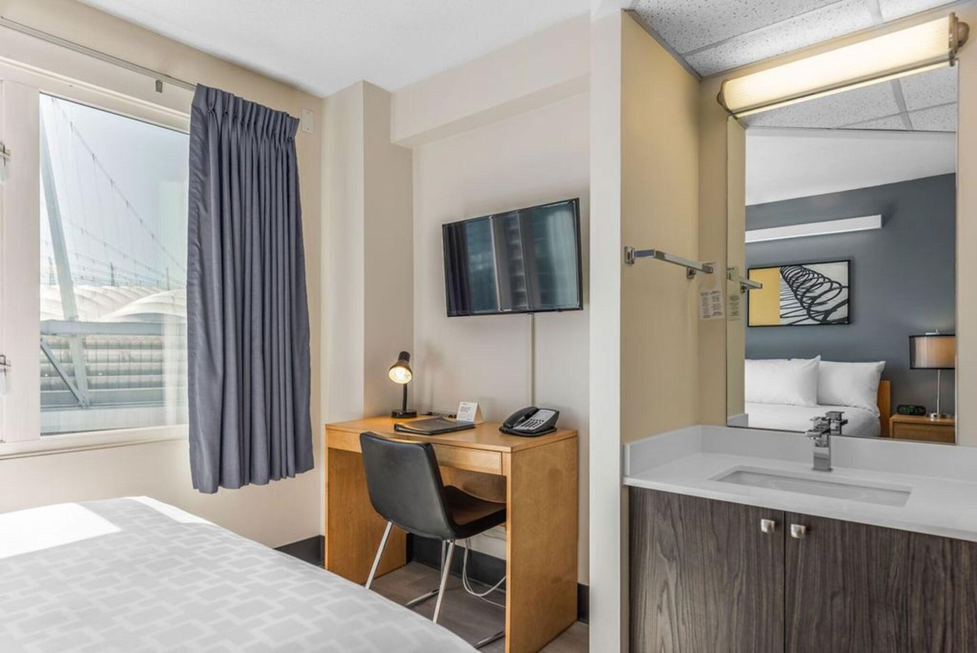 YWCA-Hotel-Vancouver-Room-17