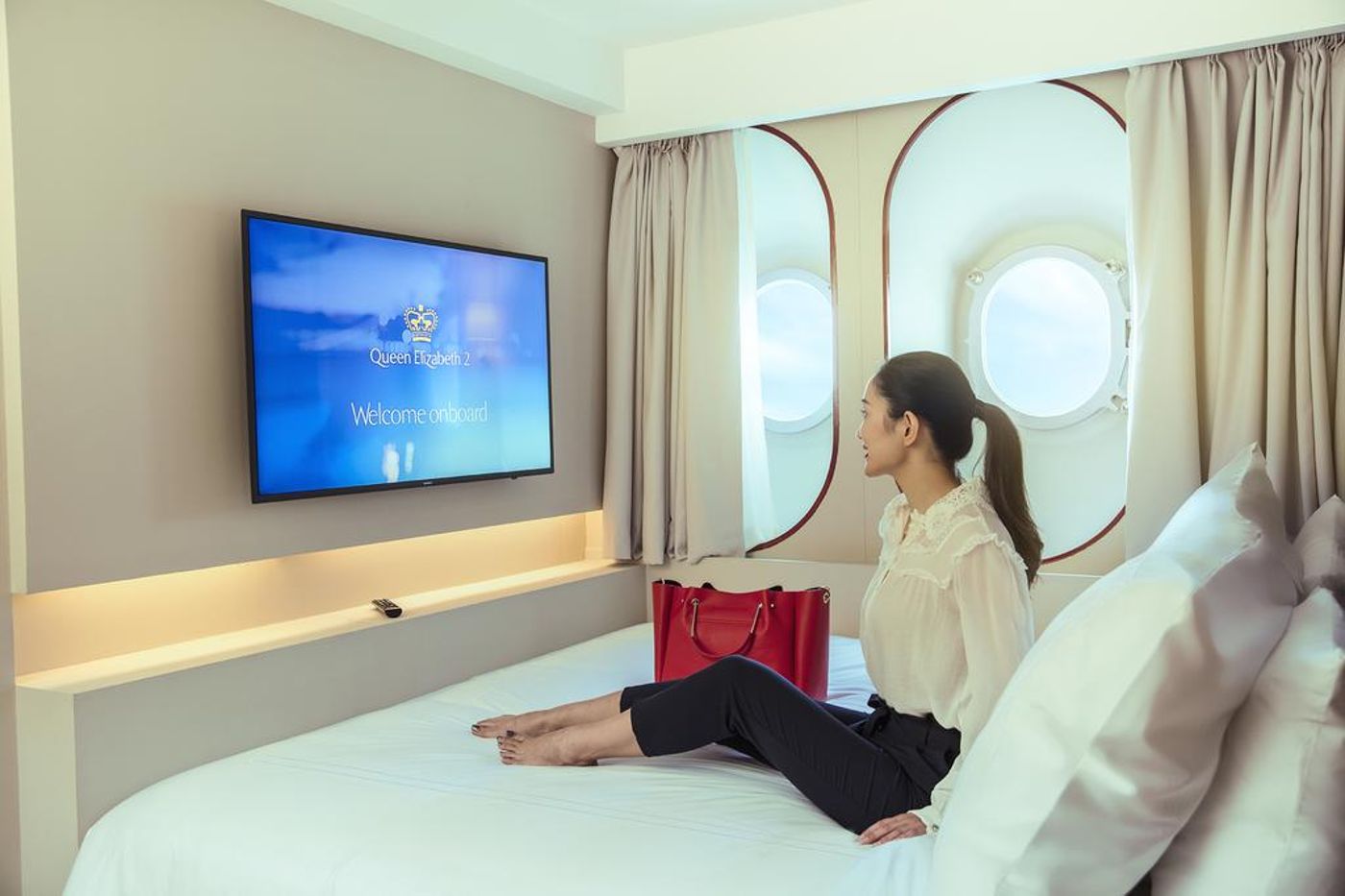 Queen-Elizabeth-2-Hotel-Room-41
