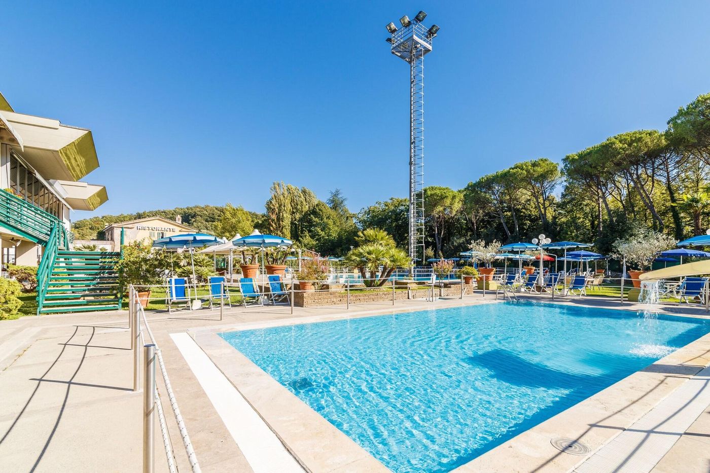 Country-Club-Pool-34