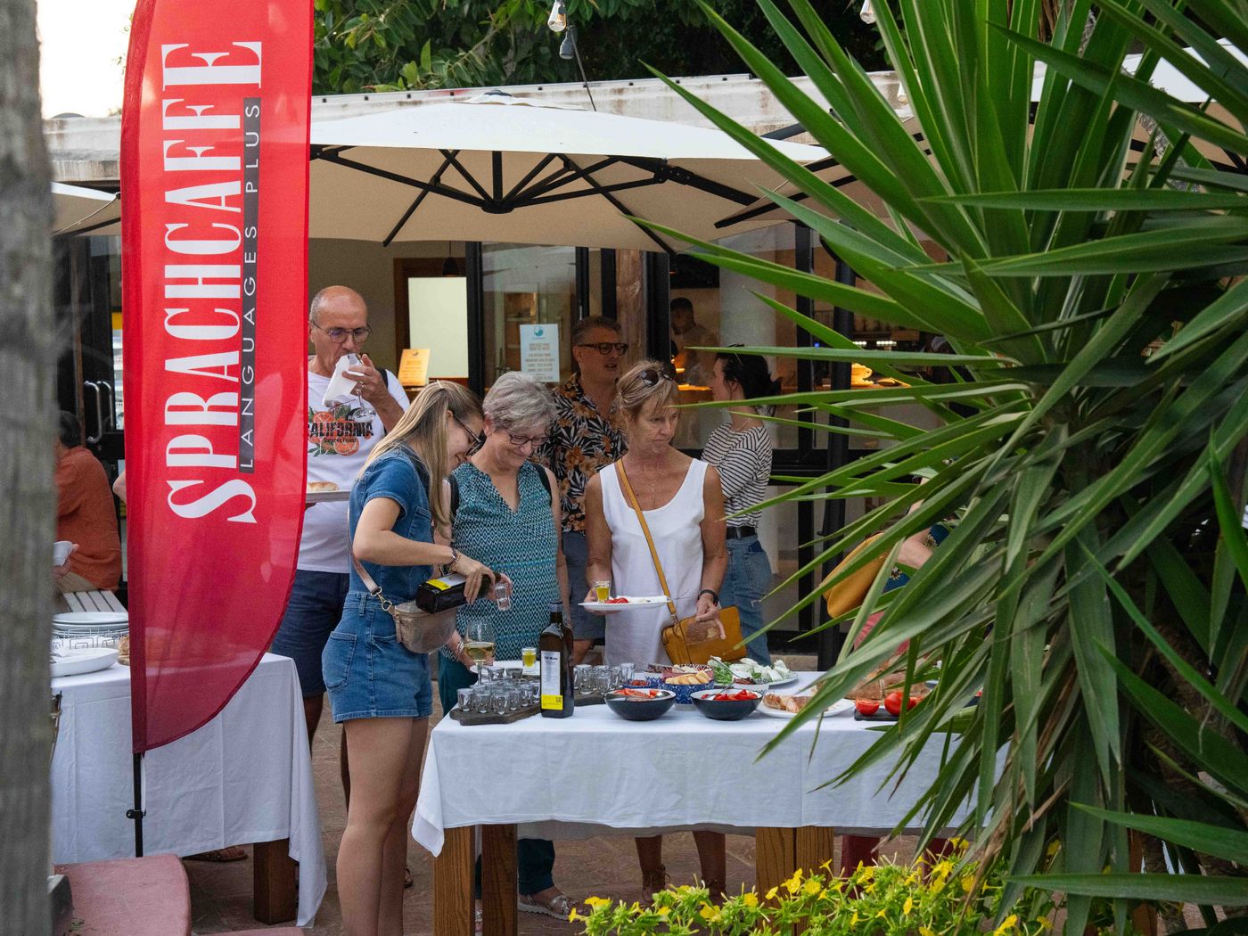 Sprachcaffe-International-Aparthotel-Pembroke-Restaurant-37