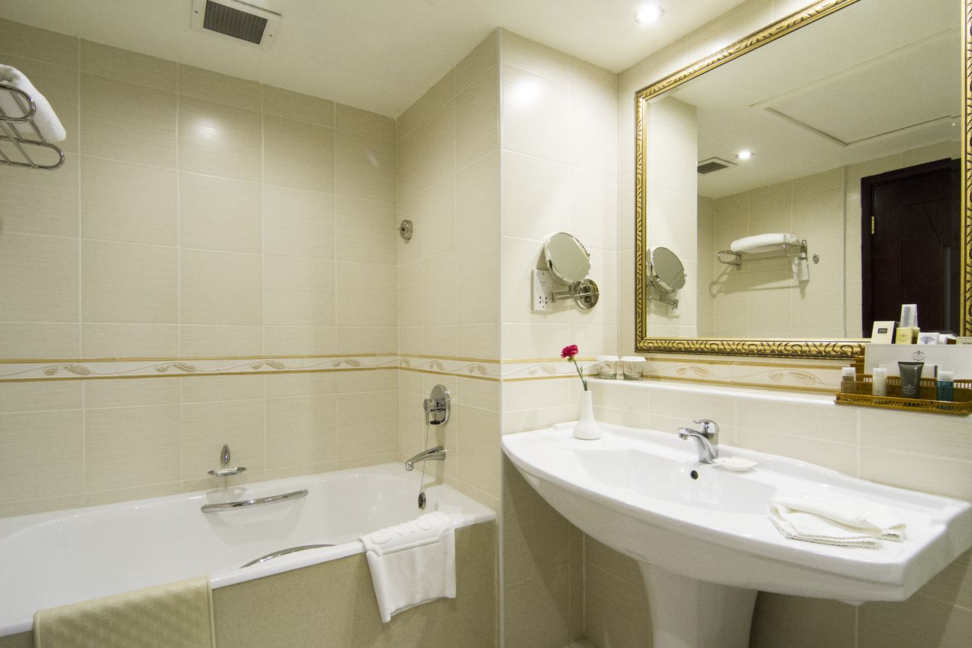 Excelsior-Grand-Hotel-Room-48