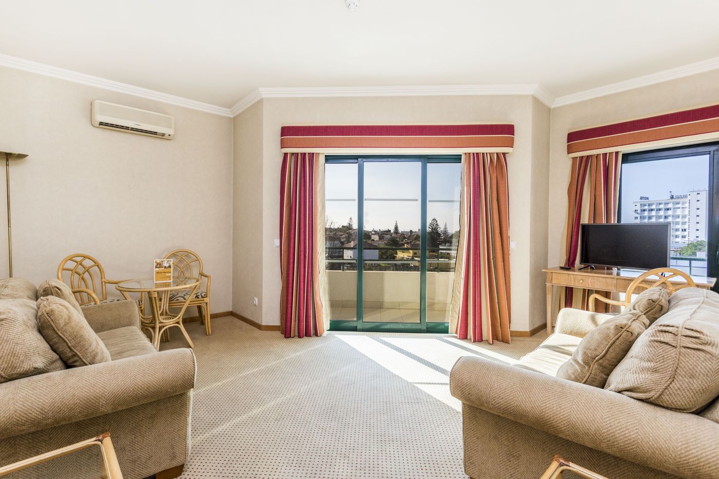 Riviera-Hotel-Carcavelos-Room-7