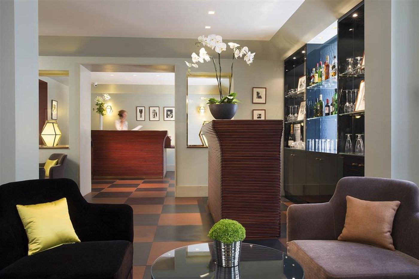 Hotel-A-la-Villa-des-Artistes-Lobby-17