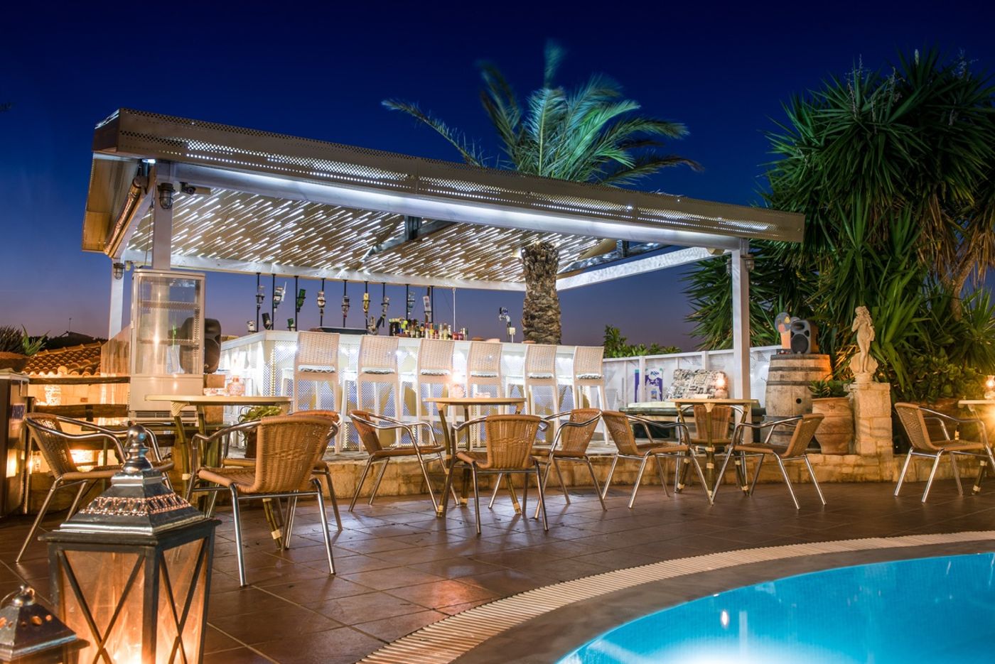 Diamond-Village-Bar-9