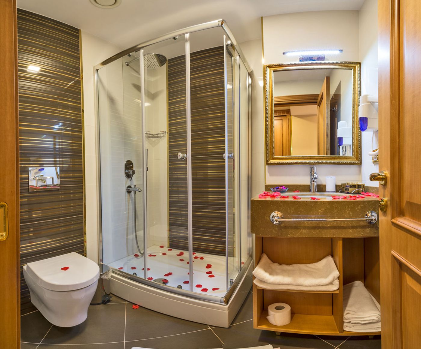 Aprilis-Gold-Hotel-Room-43