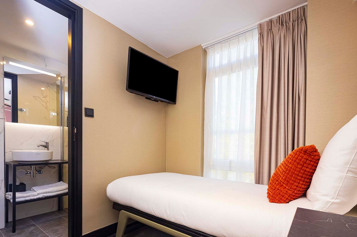 Huygens-Place-Room-32