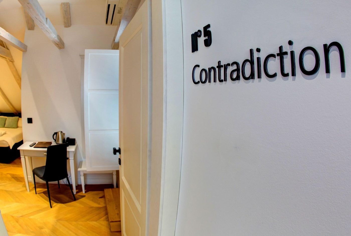 Guesthouse-Forty-Four-Lobby-31