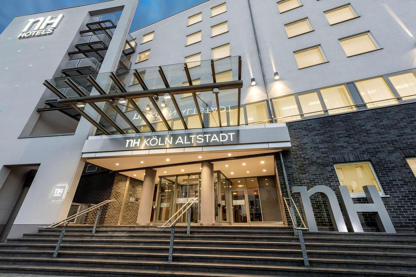 NH-Koln-Altstadt-General-view-20