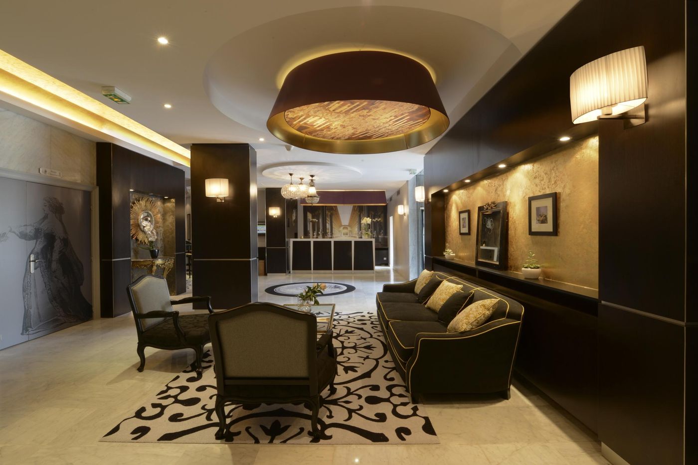 Le-Versailles-Lobby-3