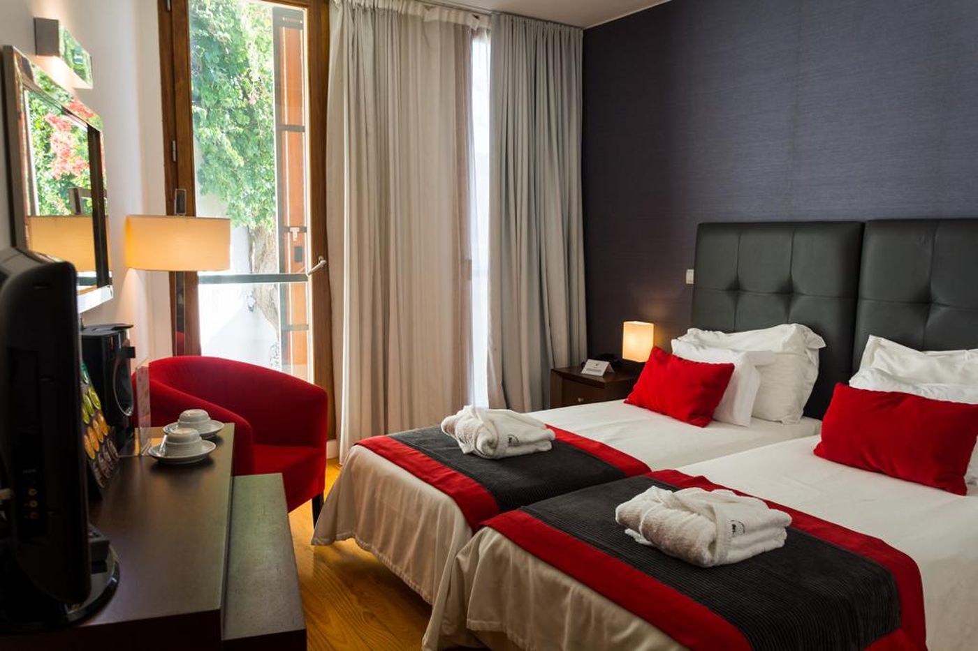 Arts-In-Hotel-Conde-Carvalhal-Room-14