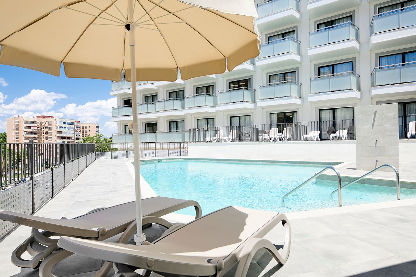 tent-Torremolinos-Pool-3