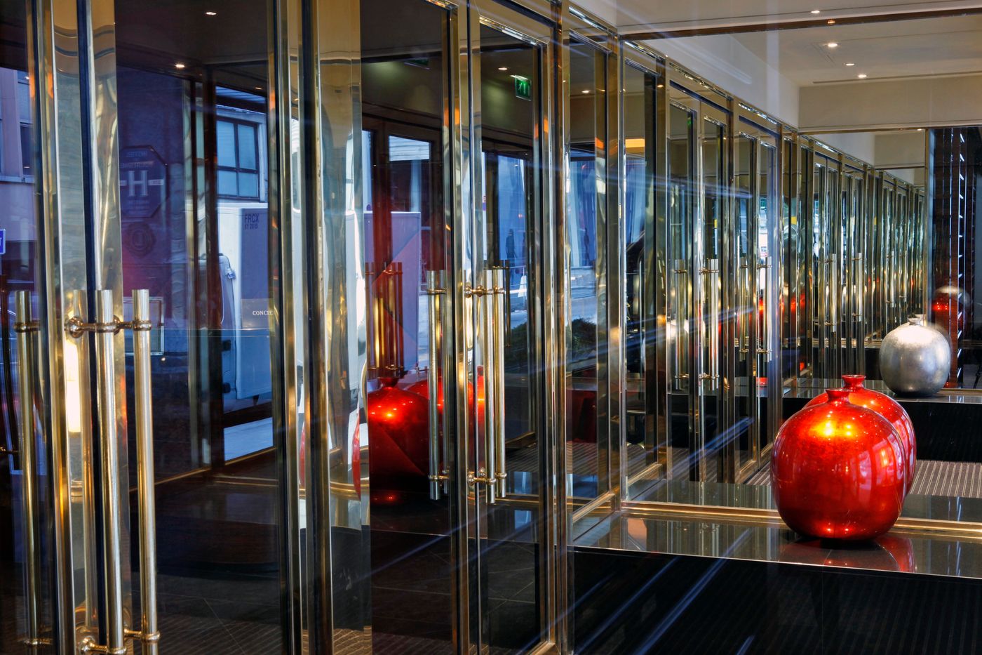 Warwick-Paris-General-view-11