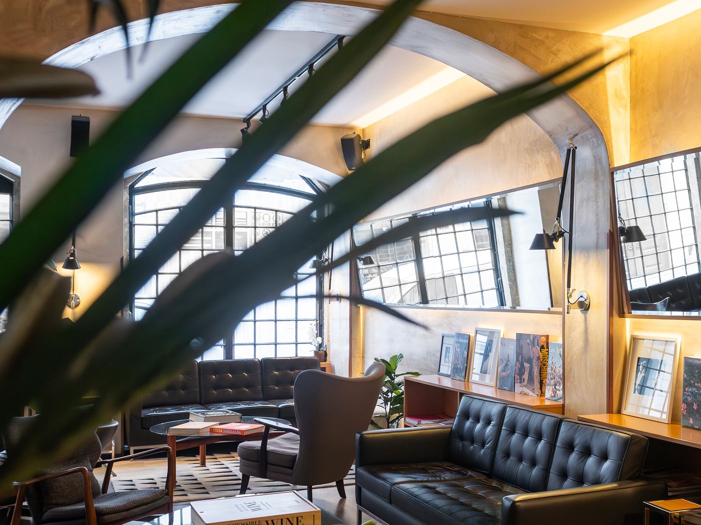 Browns-Downtown-Hotel-Lobby-15