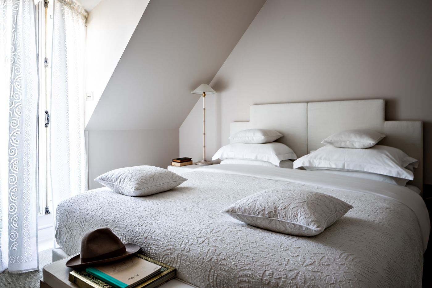 Monsieur-George-Hotel---Spa-Room-3