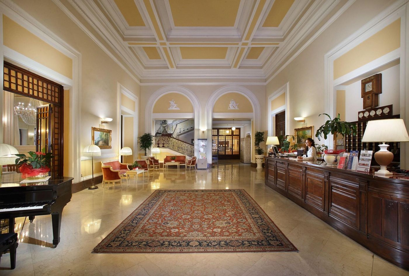 Grand-Hotel-Plaza-E-Locanda-Maggiore-Lobby-2
